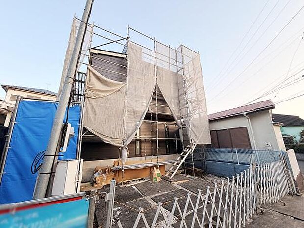 建築中の様子が分かりやすく撮影されています。敷地の広さや立地条件を現地で確認いただけます。