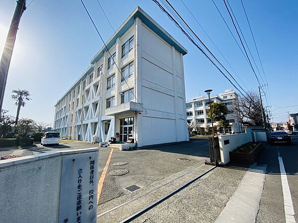 湘南台小学校まで437m