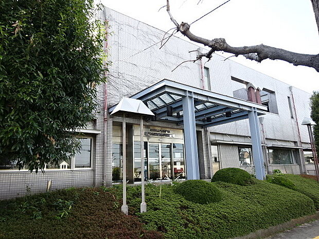 藤沢市総合市民図書館まで1079m