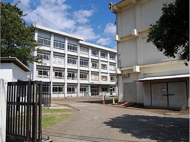 藤沢市立藤沢小学校まで1300m