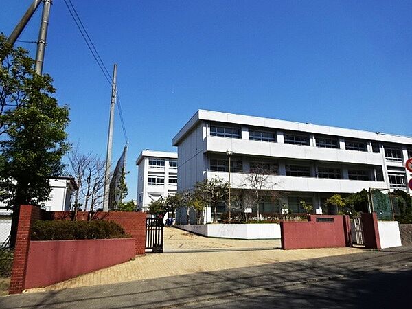 藤沢市立大庭中学校まで1460m