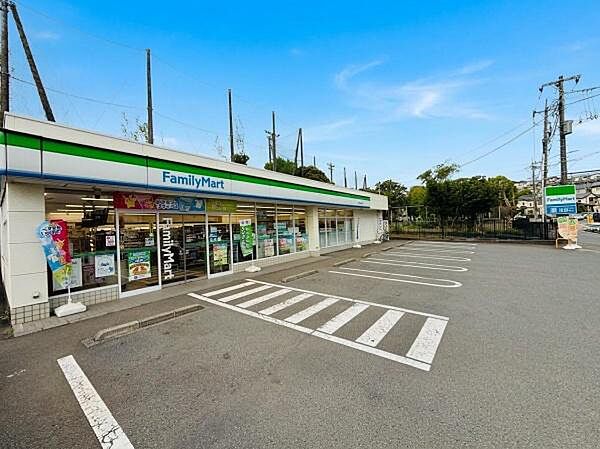 ファミリーマート深谷中学校前店まで400m