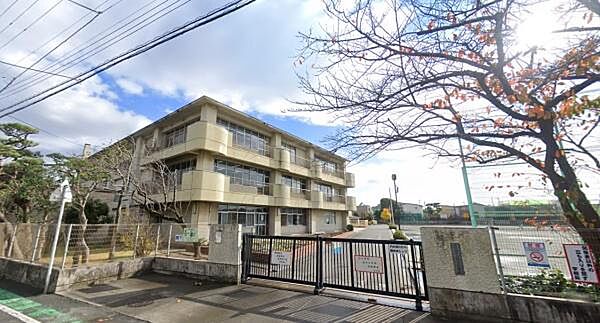 藤沢市立鵠洋小学校まで1821m