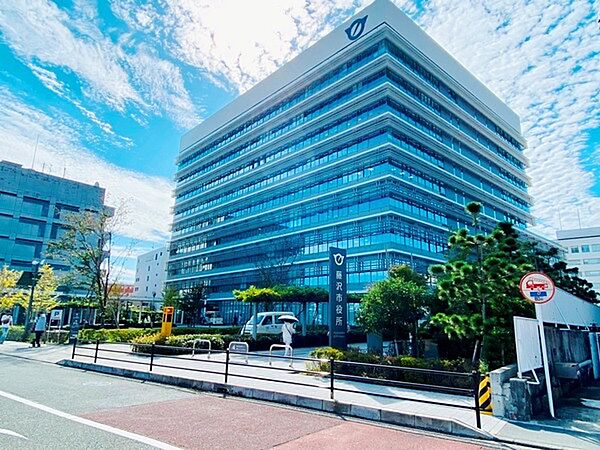 藤沢市役所まで758m