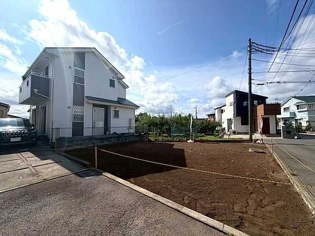 分譲地に入る車のみが通行するため安心です♪