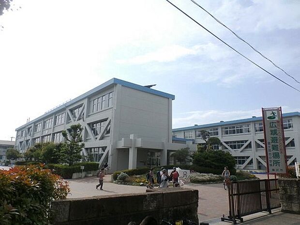富士見台小学校まで1600m