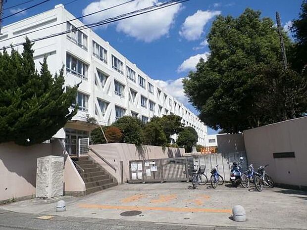御所見小学校まで2500m