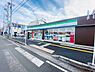 周辺：ファミリーマート 六会日大駅前店まで875m