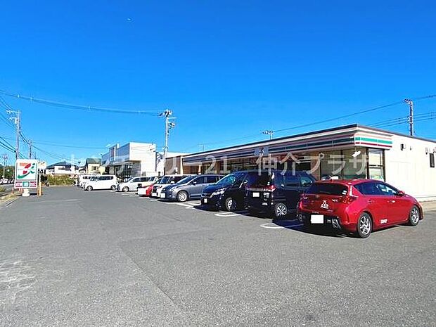 セブンイレブン本藤沢2丁目店まで495m、となりにはワークマンもあるのでとても賑やかなコンビニです