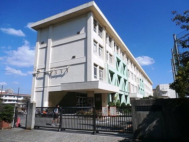 高浜中学校まで1082m