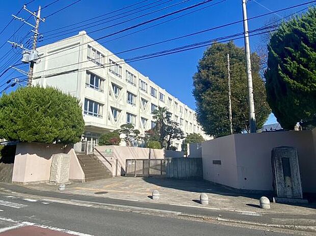 御所見小学校まで2760m、＊学校教育目標＊『豊かに学び育つ御所見の子』　　～えがお　かがやき　ささえあい～