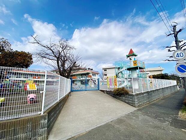 こばやし幼稚園2まで458m、園庭は広く遊具も楽しそうなものが揃っています。