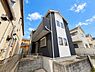 その他：現地外観はシンプルで落ち着いたデザインが特徴です。