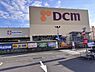 その他：大型店舗が近隣にあり生活用品や日用品の買い物に便利です。敷地内には複数のショップが併設されています。店舗前は広く駐車スペースも確保されています。大きな看板が目印となります。