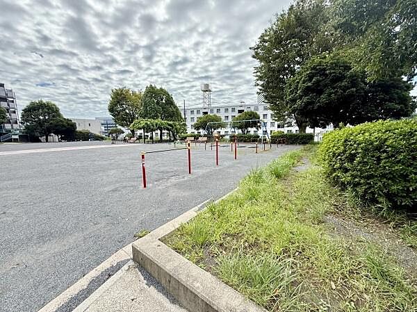公園まで徒歩1分、お子様の環境にもオススメです。