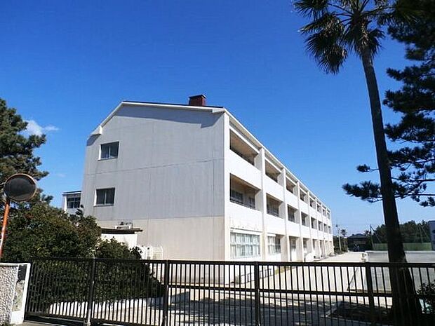 湘洋中学校まで1589m