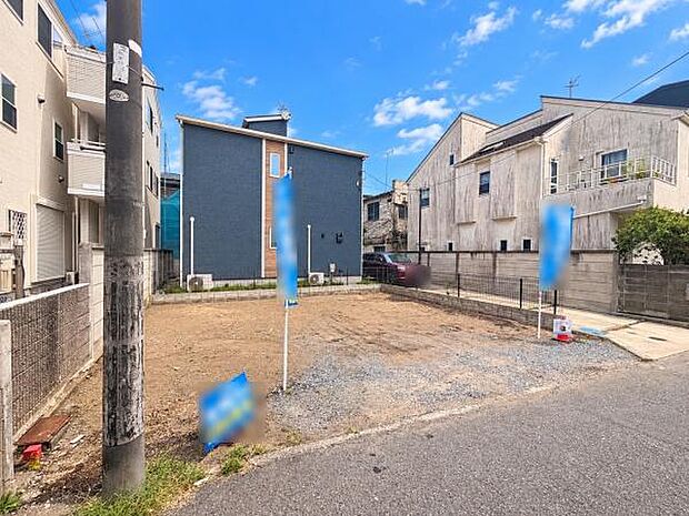 前面道路含む現地写真です