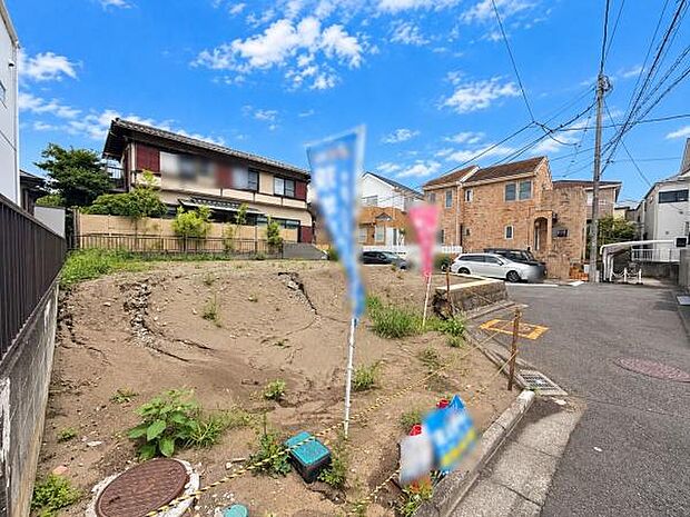 周囲は住宅が整然と立ち並び落ち着いた雰囲気を感じられます。