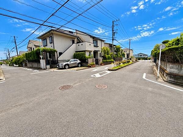 前面道路含む現地写真です