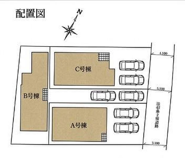 全体区画図から敷地の配置や建物の位置関係が分かりやすく表示されています。各住戸ごとに駐車スペースもしっかり確保されています。敷地内の動線がシンプルで使いやすい設計です。