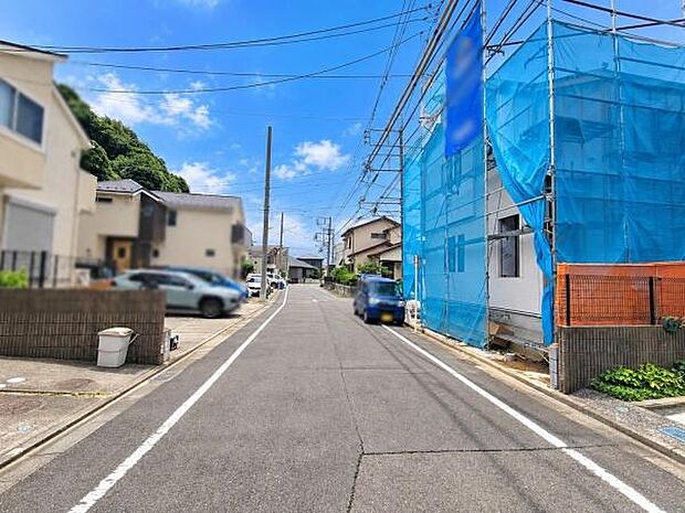 前面道路含む現地写真です