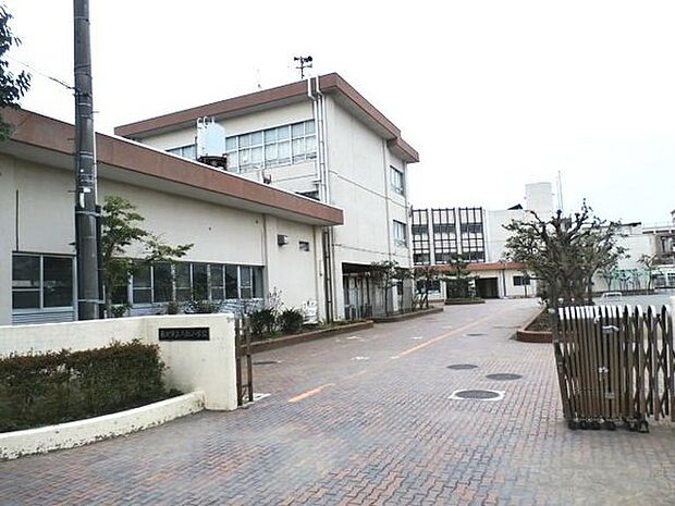 八松小学校まで800m