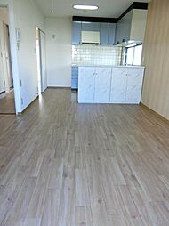 ホワイトハイツ壱番館 2階3LDKのリビング/ダイニング