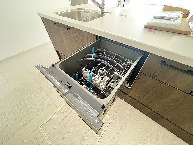 高温で洗浄して速乾する食洗機なら拭く手間が不要になります。