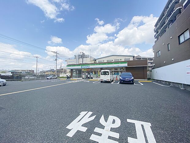 ファミリーマート　戸田本町店まで約640m