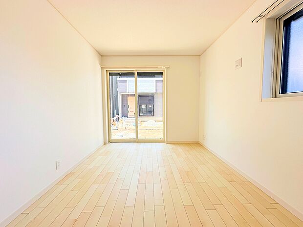 1階の洋室。家具やレイアウトでお好みのお部屋を創り上げられます。