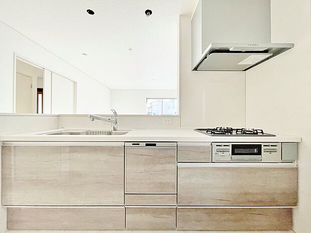 キッチンからリビング全体を見渡せます。