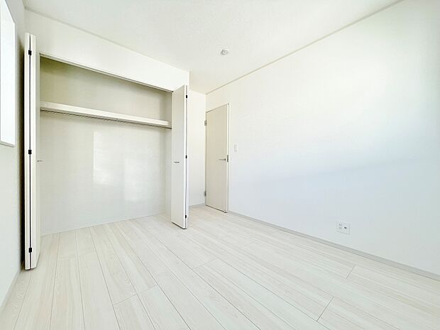 季節ごとに壁飾りや家具の配置を変えて楽しんでみませんか。