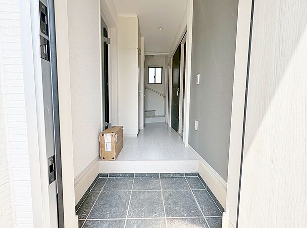 ワンランク上の装いで訪問された方を迎えます。