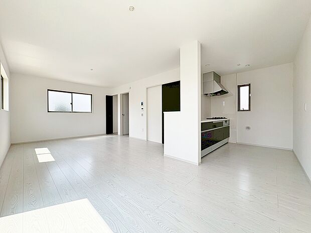 会話の弾む対面式キッチンを採用したLDK。