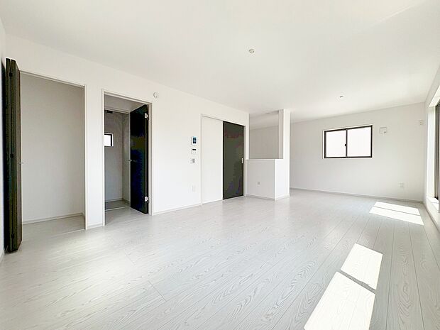 素敵なリビングでご家族の一家団欒を心ゆくまでお楽しみください。