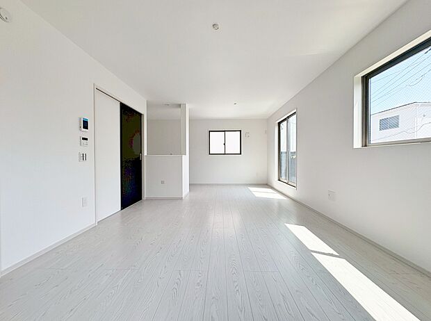 明るく開放的な空間が広がる、キッチン・ダイニング・リビング。