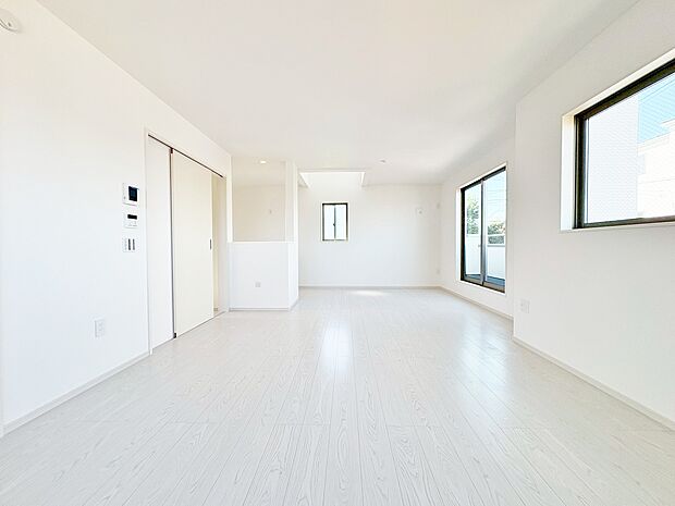 2階にリビングを配置することにより、プライバシーも守られた安心の空間。