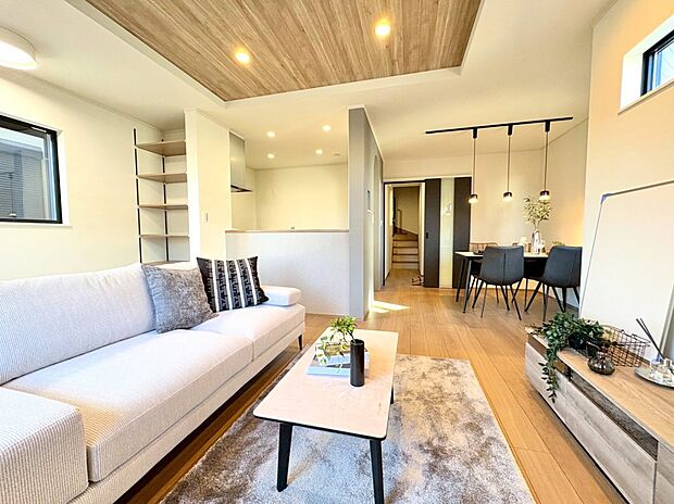 リビング全体を見渡せるよう対面式キッチンを採用しました。