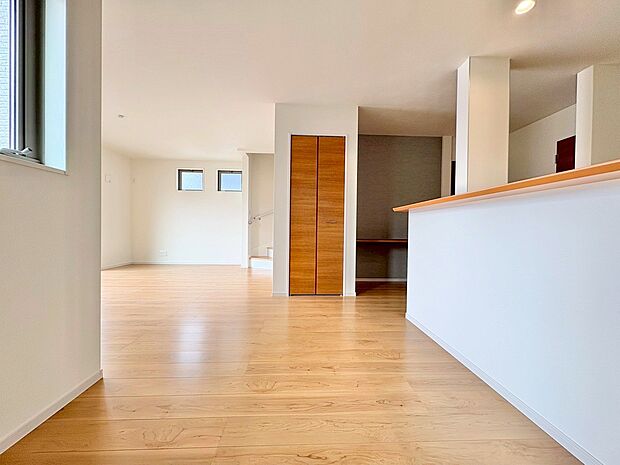 ここにはみんなが集い、食事と楽しい会話が始まる。