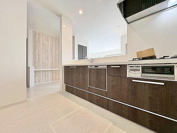 家族とのコミュニケーションを楽しめる対面キッチン。