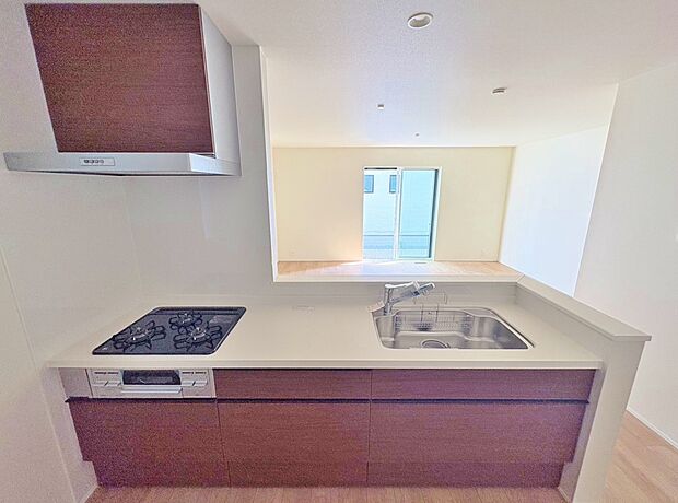 収納も多く大きな鍋やフライパン、調味料などスッキリ片付きます。