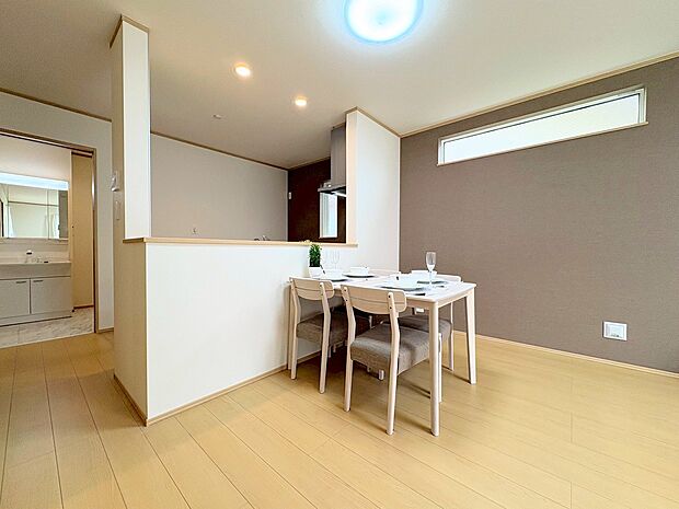 キッチンと洗面室・浴室を近づけることでスムーズな動線を実現しました。