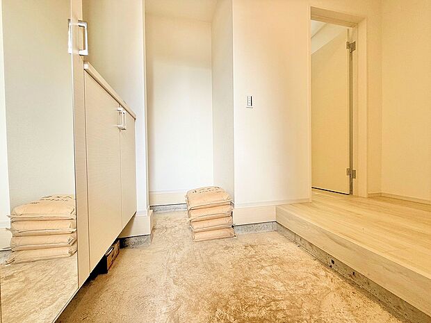 清潔感のある空間を保ち、収納スペースを広く設けました。(令和7年10月 撮影)