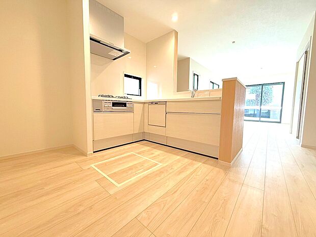 作業効率がよく、収納スペースが広く取れるＬ型のキッチンです。