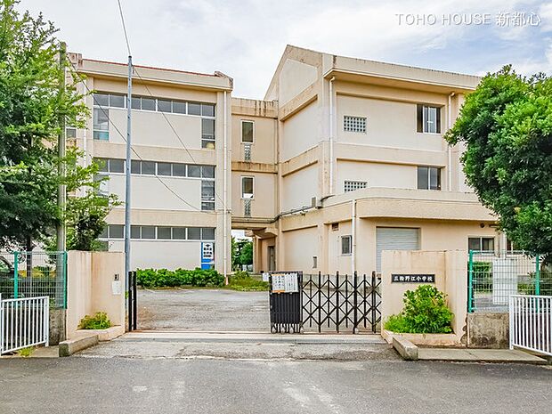 吉川市立三輪野江小学校 2500m