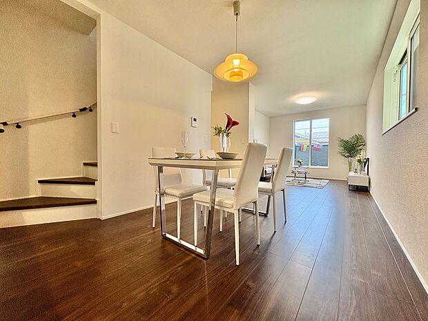 リビングを2階にすることで、通風・採光にも優れ、心地よい光と風があふれています。