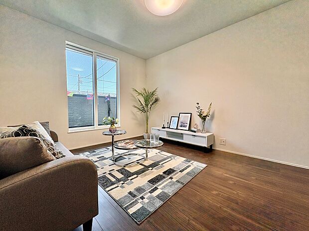 時間の移ろいによって様々な表情を見せるシルエットを楽しめます。