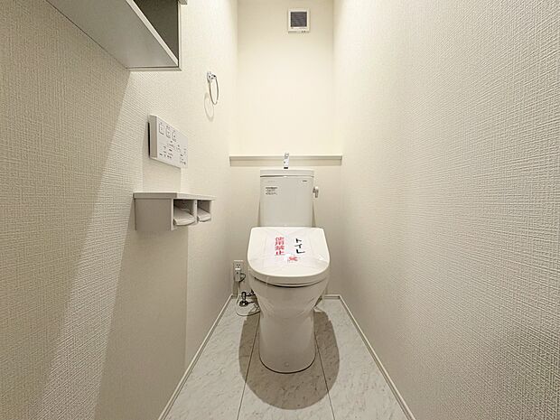 清潔感あるホワイト調のクロスで落ち着いた雰囲気を創り上げました。