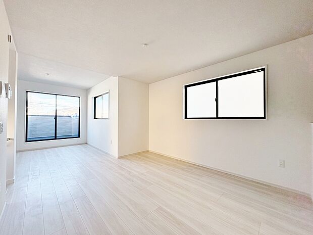 1日中爽やかな自然光が差し込み明るい住まい。