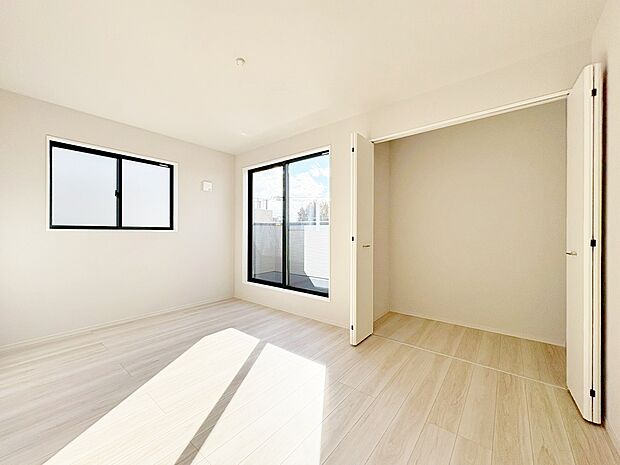 奥行きのあるクローゼットを採用しました。